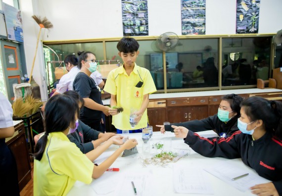 ภาพกิจกรรม  คณะวิทยาศาสตร์และเทคโนโลยี จัดค่ายวิทยาศาสตร์สัญจรโรงเรียนบ่อแก้ววิทยา 