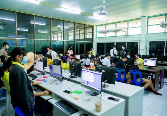 ภาพกิจกรรม  คณะวิทยาศาสตร์และเทคโนโลยี จัดค่ายวิทยาศาสตร์สัญจรโรงเรียนบ่อแก้ววิทยา 