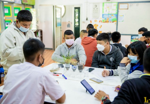 ภาพกิจกรรม  คณะวิทยาศาสตร์และเทคโนโลยี จัดค่ายวิทยาศาสตร์สัญจรโรงเรียนบ่อแก้ววิทยา 