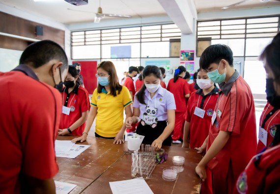 ภาพกิจกรรม  คณะวิทยาศาสตร์และเทคโนโลยี จัดค่ายวิทยาศาสตร์สัญจรโรงเรียนพรานกระต่ายพิทยาคม
