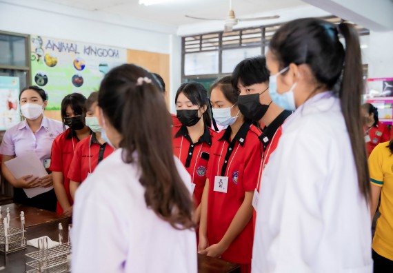 ภาพกิจกรรม  คณะวิทยาศาสตร์และเทคโนโลยี จัดค่ายวิทยาศาสตร์สัญจรโรงเรียนพรานกระต่ายพิทยาคม