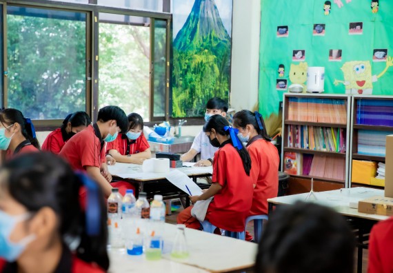 ภาพกิจกรรม  คณะวิทยาศาสตร์และเทคโนโลยี จัดค่ายวิทยาศาสตร์สัญจรโรงเรียนพรานกระต่ายพิทยาคม