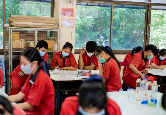 ภาพกิจกรรม  คณะวิทยาศาสตร์และเทคโนโลยี จัดค่ายวิทยาศาสตร์สัญจรโรงเรียนพรานกระต่ายพิทยาคม