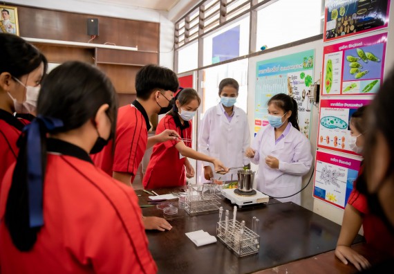 ภาพกิจกรรม  คณะวิทยาศาสตร์และเทคโนโลยี จัดค่ายวิทยาศาสตร์สัญจรโรงเรียนพรานกระต่ายพิทยาคม