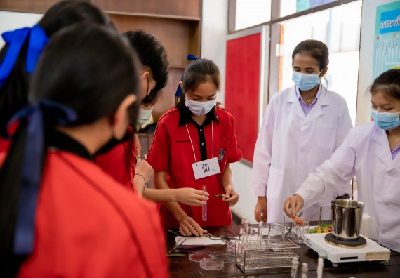 ภาพกิจกรรม  คณะวิทยาศาสตร์และเทคโนโลยี จัดค่ายวิทยาศาสตร์สัญจรโรงเรียนพรานกระต่ายพิทยาคม