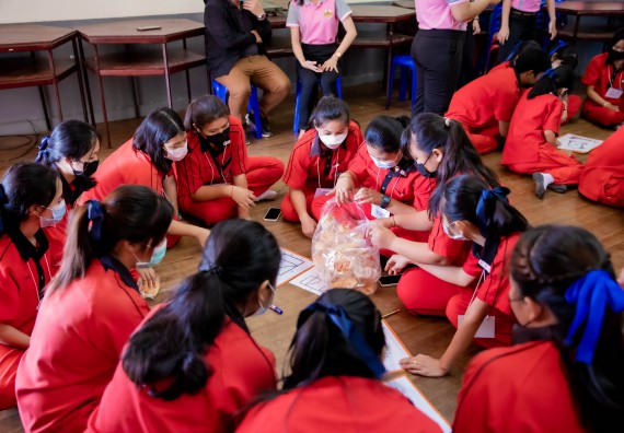 ภาพกิจกรรม  คณะวิทยาศาสตร์และเทคโนโลยี จัดค่ายวิทยาศาสตร์สัญจรโรงเรียนพรานกระต่ายพิทยาคม