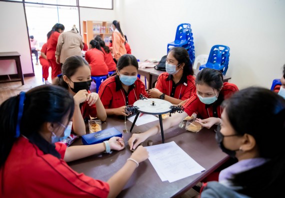 ภาพกิจกรรม  คณะวิทยาศาสตร์และเทคโนโลยี จัดค่ายวิทยาศาสตร์สัญจรโรงเรียนพรานกระต่ายพิทยาคม