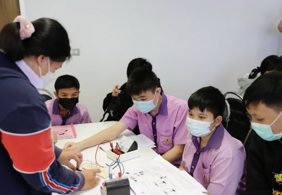 คณะวิทยาศาสตร์และเทคโนโลยี จัดกิจกรรมค่ายบูรณาการส่งเสริมนักเรียนห้องเรียนพิเศษ (E-SMART) โรงเรียนคลองขลุงราษฎร์รังสรรค์