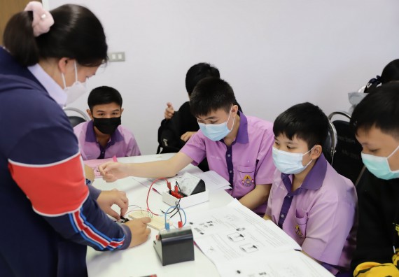 คณะวิทยาศาสตร์และเทคโนโลยี จัดกิจกรรมค่ายบูรณาการส่งเสริมนักเรียนห้องเรียนพิเศษ (E-SMART) โรงเรียนคลองขลุงราษฎร์รังสรรค์