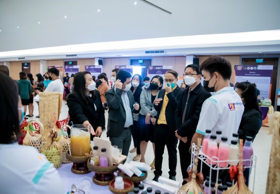 ภาพกิจกรรม  คณบดีคณะวิทยาศาสตร์และเทคโนโลยี พร้อมด้วยรองคณบดีคณะวิทยาศาสตร์และเทคโนโลยี เข้าร่วมชมนิทรรศการแสดงผลงานภายใต้โครงการมหาวิทยาลัยสู่ตำบล สร้างรากแก้วให้ประเทศ หรือ โครงการ U2T ของมหาวิทยาลัยราชภัฏกำแพงเพชร