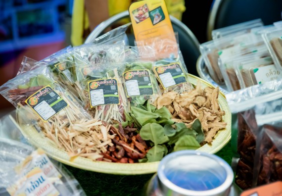 ภาพกิจกรรม  คณบดีคณะวิทยาศาสตร์และเทคโนโลยี พร้อมด้วยรองคณบดีคณะวิทยาศาสตร์และเทคโนโลยี เข้าร่วมชมนิทรรศการแสดงผลงานภายใต้โครงการมหาวิทยาลัยสู่ตำบล สร้างรากแก้วให้ประเทศ หรือ โครงการ U2T ของมหาวิทยาลัยราชภัฏกำแพงเพชร