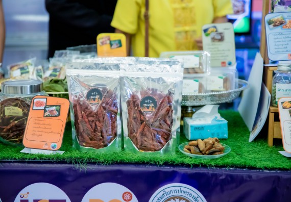 ภาพกิจกรรม  คณบดีคณะวิทยาศาสตร์และเทคโนโลยี พร้อมด้วยรองคณบดีคณะวิทยาศาสตร์และเทคโนโลยี เข้าร่วมชมนิทรรศการแสดงผลงานภายใต้โครงการมหาวิทยาลัยสู่ตำบล สร้างรากแก้วให้ประเทศ หรือ โครงการ U2T ของมหาวิทยาลัยราชภัฏกำแพงเพชร