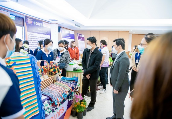 ภาพกิจกรรม  คณบดีคณะวิทยาศาสตร์และเทคโนโลยี พร้อมด้วยรองคณบดีคณะวิทยาศาสตร์และเทคโนโลยี เข้าร่วมชมนิทรรศการแสดงผลงานภายใต้โครงการมหาวิทยาลัยสู่ตำบล สร้างรากแก้วให้ประเทศ หรือ โครงการ U2T ของมหาวิทยาลัยราชภัฏกำแพงเพชร