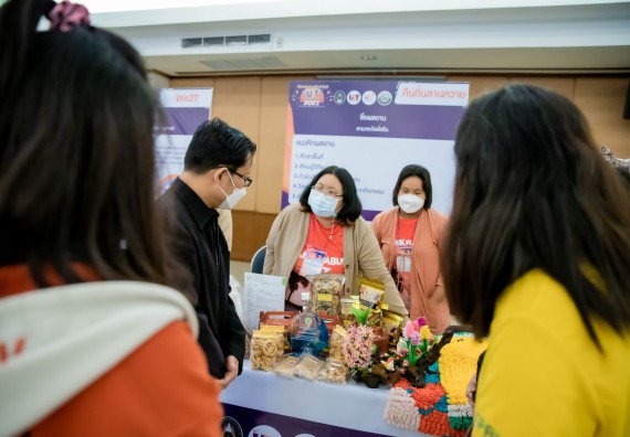 ภาพกิจกรรม  คณบดีคณะวิทยาศาสตร์และเทคโนโลยี พร้อมด้วยรองคณบดีคณะวิทยาศาสตร์และเทคโนโลยี เข้าร่วมชมนิทรรศการแสดงผลงานภายใต้โครงการมหาวิทยาลัยสู่ตำบล สร้างรากแก้วให้ประเทศ หรือ โครงการ U2T ของมหาวิทยาลัยราชภัฏกำแพงเพชร