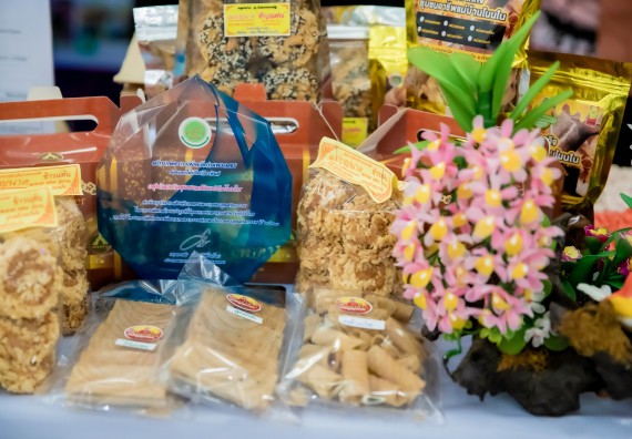 ภาพกิจกรรม  คณบดีคณะวิทยาศาสตร์และเทคโนโลยี พร้อมด้วยรองคณบดีคณะวิทยาศาสตร์และเทคโนโลยี เข้าร่วมชมนิทรรศการแสดงผลงานภายใต้โครงการมหาวิทยาลัยสู่ตำบล สร้างรากแก้วให้ประเทศ หรือ โครงการ U2T ของมหาวิทยาลัยราชภัฏกำแพงเพชร