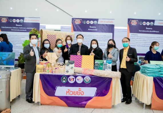 ภาพกิจกรรม  คณบดีคณะวิทยาศาสตร์และเทคโนโลยี พร้อมด้วยรองคณบดีคณะวิทยาศาสตร์และเทคโนโลยี เข้าร่วมชมนิทรรศการแสดงผลงานภายใต้โครงการมหาวิทยาลัยสู่ตำบล สร้างรากแก้วให้ประเทศ หรือ โครงการ U2T ของมหาวิทยาลัยราชภัฏกำแพงเพชร