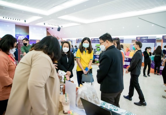 ภาพกิจกรรม  คณบดีคณะวิทยาศาสตร์และเทคโนโลยี พร้อมด้วยรองคณบดีคณะวิทยาศาสตร์และเทคโนโลยี เข้าร่วมชมนิทรรศการแสดงผลงานภายใต้โครงการมหาวิทยาลัยสู่ตำบล สร้างรากแก้วให้ประเทศ หรือ โครงการ U2T ของมหาวิทยาลัยราชภัฏกำแพงเพชร