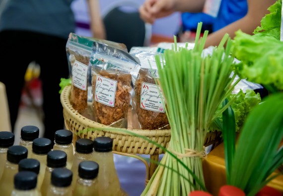 ภาพกิจกรรม  คณบดีคณะวิทยาศาสตร์และเทคโนโลยี พร้อมด้วยรองคณบดีคณะวิทยาศาสตร์และเทคโนโลยี เข้าร่วมชมนิทรรศการแสดงผลงานภายใต้โครงการมหาวิทยาลัยสู่ตำบล สร้างรากแก้วให้ประเทศ หรือ โครงการ U2T ของมหาวิทยาลัยราชภัฏกำแพงเพชร