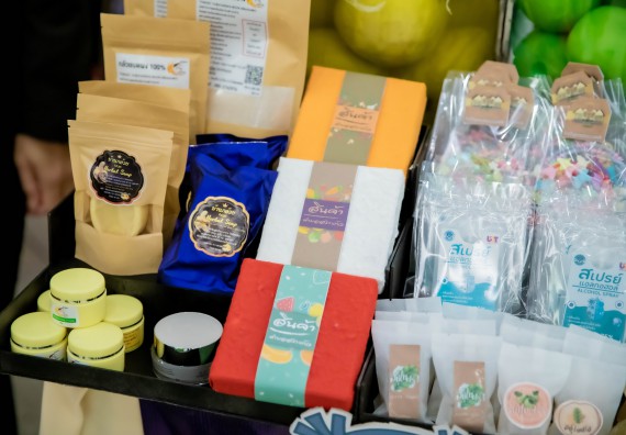 ภาพกิจกรรม  คณบดีคณะวิทยาศาสตร์และเทคโนโลยี พร้อมด้วยรองคณบดีคณะวิทยาศาสตร์และเทคโนโลยี เข้าร่วมชมนิทรรศการแสดงผลงานภายใต้โครงการมหาวิทยาลัยสู่ตำบล สร้างรากแก้วให้ประเทศ หรือ โครงการ U2T ของมหาวิทยาลัยราชภัฏกำแพงเพชร