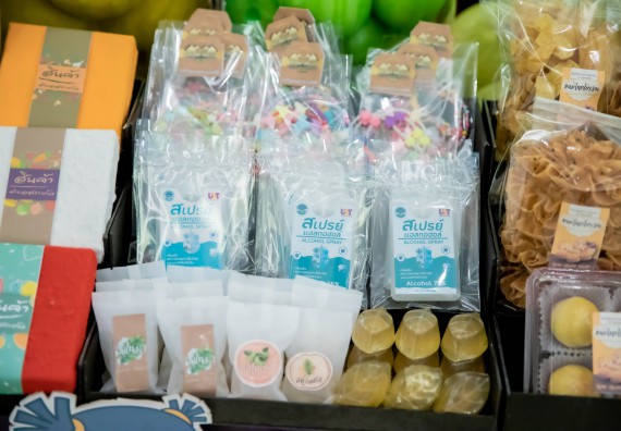 ภาพกิจกรรม  คณบดีคณะวิทยาศาสตร์และเทคโนโลยี พร้อมด้วยรองคณบดีคณะวิทยาศาสตร์และเทคโนโลยี เข้าร่วมชมนิทรรศการแสดงผลงานภายใต้โครงการมหาวิทยาลัยสู่ตำบล สร้างรากแก้วให้ประเทศ หรือ โครงการ U2T ของมหาวิทยาลัยราชภัฏกำแพงเพชร