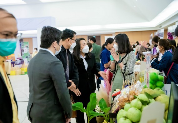 ภาพกิจกรรม  คณบดีคณะวิทยาศาสตร์และเทคโนโลยี พร้อมด้วยรองคณบดีคณะวิทยาศาสตร์และเทคโนโลยี เข้าร่วมชมนิทรรศการแสดงผลงานภายใต้โครงการมหาวิทยาลัยสู่ตำบล สร้างรากแก้วให้ประเทศ หรือ โครงการ U2T ของมหาวิทยาลัยราชภัฏกำแพงเพชร