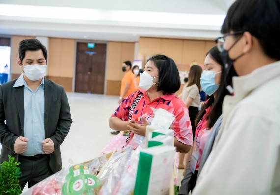 ภาพกิจกรรม  คณบดีคณะวิทยาศาสตร์และเทคโนโลยี พร้อมด้วยรองคณบดีคณะวิทยาศาสตร์และเทคโนโลยี เข้าร่วมชมนิทรรศการแสดงผลงานภายใต้โครงการมหาวิทยาลัยสู่ตำบล สร้างรากแก้วให้ประเทศ หรือ โครงการ U2T ของมหาวิทยาลัยราชภัฏกำแพงเพชร