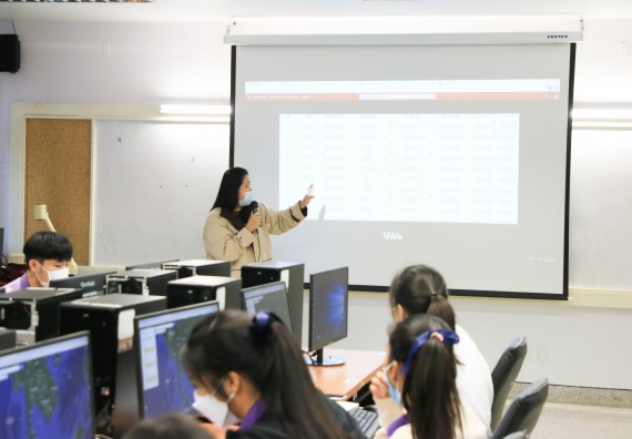 ภาพกิจกรรม  คณะวิทยาศาสตร์และเทคโนโลยี จัดกิจกรรมค่ายบูรณาการส่งเสริมนักเรียนห้องเรียนพิเศษ (E-SMART) โรงเรียนคลองขลุงราษฎร์รังสรรค์ ระดับชั้นมัธยมศึกษาปีที่ 4-6