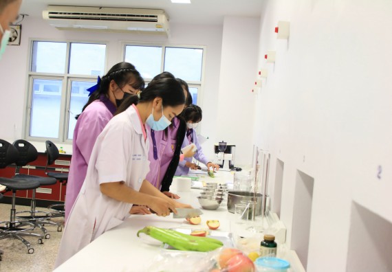 ภาพกิจกรรม  คณะวิทยาศาสตร์และเทคโนโลยี จัดกิจกรรมค่ายบูรณาการส่งเสริมนักเรียนห้องเรียนพิเศษ (E-SMART) โรงเรียนคลองขลุงราษฎร์รังสรรค์ ระดับชั้นมัธยมศึกษาปีที่ 4-6