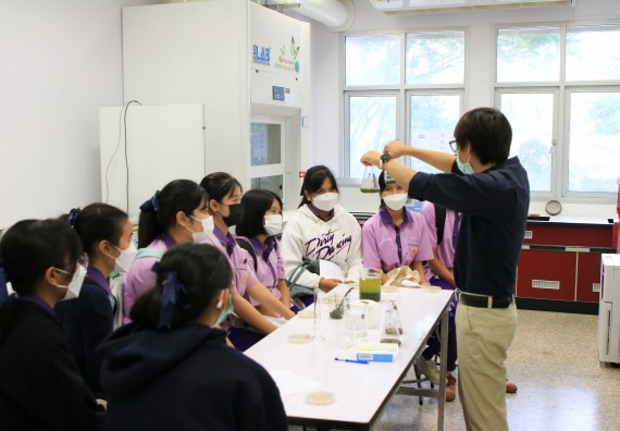 ภาพกิจกรรม  คณะวิทยาศาสตร์และเทคโนโลยี จัดกิจกรรมค่ายบูรณาการส่งเสริมนักเรียนห้องเรียนพิเศษ (E-SMART) โรงเรียนคลองขลุงราษฎร์รังสรรค์ ระดับชั้นมัธยมศึกษาปีที่ 4-6