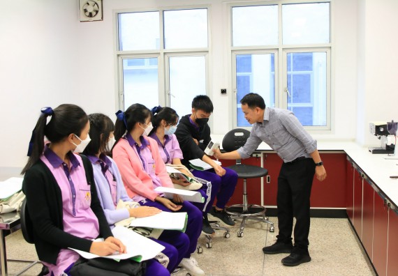 ภาพกิจกรรม  คณะวิทยาศาสตร์และเทคโนโลยี จัดกิจกรรมค่ายบูรณาการส่งเสริมนักเรียนห้องเรียนพิเศษ (E-SMART) โรงเรียนคลองขลุงราษฎร์รังสรรค์ ระดับชั้นมัธยมศึกษาปีที่ 4-6