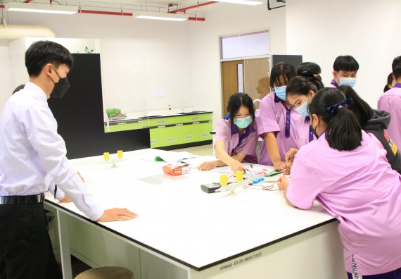 ภาพกิจกรรม  คณะวิทยาศาสตร์และเทคโนโลยี จัดกิจกรรมค่ายบูรณาการส่งเสริมนักเรียนห้องเรียนพิเศษ (E-SMART) โรงเรียนคลองขลุงราษฎร์รังสรรค์ ระดับชั้นมัธยมศึกษาปีที่ 4-6