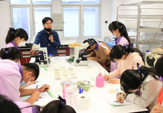 ภาพกิจกรรม  คณะวิทยาศาสตร์และเทคโนโลยี จัดกิจกรรมค่ายบูรณาการส่งเสริมนักเรียนห้องเรียนพิเศษ (E-SMART) โรงเรียนคลองขลุงราษฎร์รังสรรค์ ระดับชั้นมัธยมศึกษาปีที่ 4-6