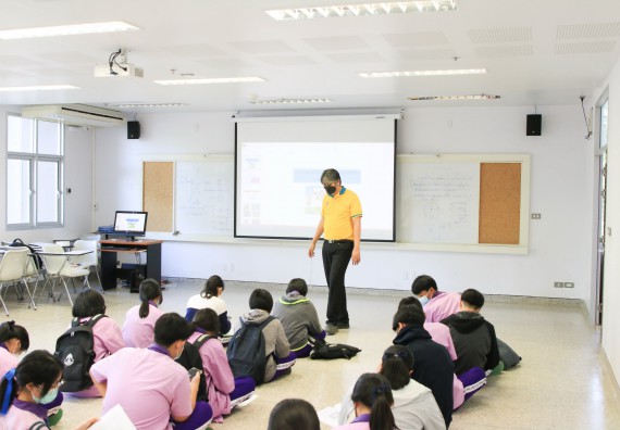 ภาพกิจกรรม  คณะวิทยาศาสตร์และเทคโนโลยี จัดกิจกรรมค่ายบูรณาการส่งเสริมนักเรียนห้องเรียนพิเศษ (E-SMART) โรงเรียนคลองขลุงราษฎร์รังสรรค์ ระดับชั้นมัธยมศึกษาปีที่ 4-6