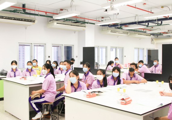 ภาพกิจกรรม  คณะวิทยาศาสตร์และเทคโนโลยี จัดกิจกรรมค่ายบูรณาการส่งเสริมนักเรียนห้องเรียนพิเศษ (E-SMART) โรงเรียนคลองขลุงราษฎร์รังสรรค์ ระดับชั้นมัธยมศึกษาปีที่ 4-6