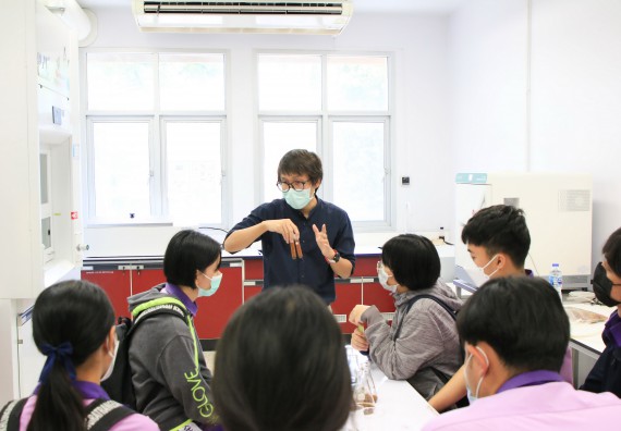 ภาพกิจกรรม  คณะวิทยาศาสตร์และเทคโนโลยี จัดกิจกรรมค่ายบูรณาการส่งเสริมนักเรียนห้องเรียนพิเศษ (E-SMART) โรงเรียนคลองขลุงราษฎร์รังสรรค์ ระดับชั้นมัธยมศึกษาปีที่ 4-6