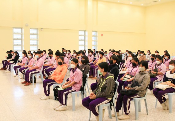 ภาพกิจกรรม  คณะวิทยาศาสตร์และเทคโนโลยี จัดกิจกรรมค่ายบูรณาการส่งเสริมนักเรียนห้องเรียนพิเศษ (E-SMART) โรงเรียนคลองขลุงราษฎร์รังสรรค์ ระดับชั้นมัธยมศึกษาปีที่ 4-6