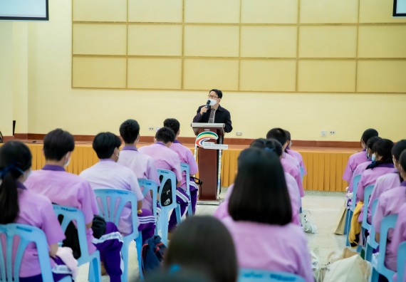 ภาพกิจกรรม  คณะวิทยาศาสตร์และเทคโนโลยี จัดกิจกรรมค่ายบูรณาการส่งเสริมนักเรียนห้องเรียนพิเศษ (E-SMART) โรงเรียนคลองขลุงราษฎร์รังสรรค์ ระดับชั้นมัธยมศึกษาปีที่ 4-6