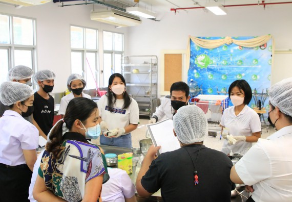 ภาพกิจกรรม  โปรแกรมวิชาวิทยาศาสตร์และเทคโนโลยีการอาหาร จัดอบรมเชิงปฏิบัติการ เรื่อง การผลิตผลิตภัณฑ์เบเกอรี่