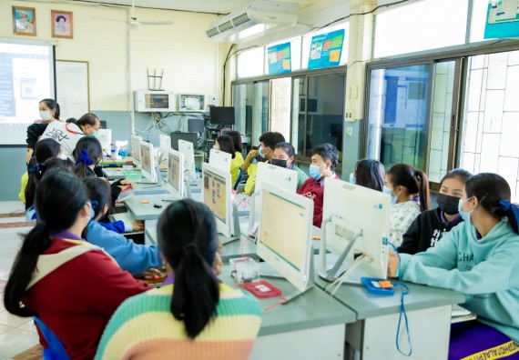 ภาพกิจกรรม  คณะวิทยาศาสตร์และเทคโนโลยี จัดค่ายวิทยาศาสตร์สัญจรโรงเรียนทุ่งโพธิ์ทะเลพิทยา