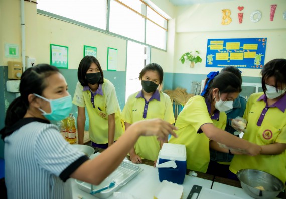 ภาพกิจกรรม  คณะวิทยาศาสตร์และเทคโนโลยี จัดค่ายวิทยาศาสตร์สัญจรโรงเรียนทุ่งโพธิ์ทะเลพิทยา