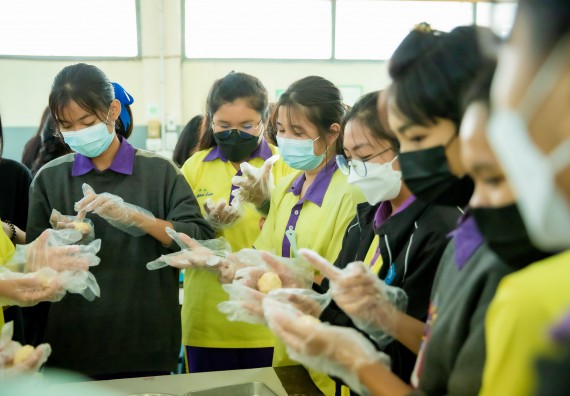 ภาพกิจกรรม  คณะวิทยาศาสตร์และเทคโนโลยี จัดค่ายวิทยาศาสตร์สัญจรโรงเรียนทุ่งโพธิ์ทะเลพิทยา