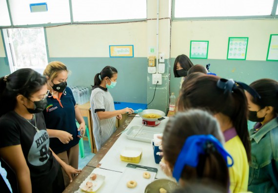 ภาพกิจกรรม  คณะวิทยาศาสตร์และเทคโนโลยี จัดค่ายวิทยาศาสตร์สัญจรโรงเรียนทุ่งโพธิ์ทะเลพิทยา