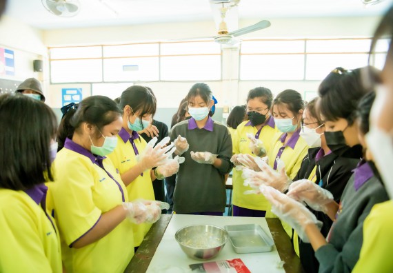 ภาพกิจกรรม  คณะวิทยาศาสตร์และเทคโนโลยี จัดค่ายวิทยาศาสตร์สัญจรโรงเรียนทุ่งโพธิ์ทะเลพิทยา