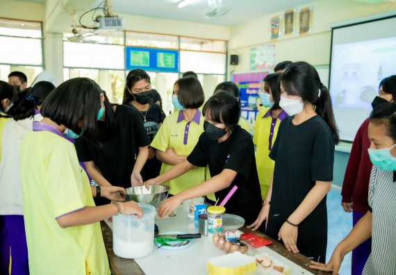 ภาพกิจกรรม  คณะวิทยาศาสตร์และเทคโนโลยี จัดค่ายวิทยาศาสตร์สัญจรโรงเรียนทุ่งโพธิ์ทะเลพิทยา