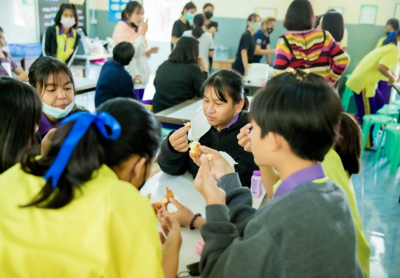 ภาพกิจกรรม  คณะวิทยาศาสตร์และเทคโนโลยี จัดค่ายวิทยาศาสตร์สัญจรโรงเรียนทุ่งโพธิ์ทะเลพิทยา