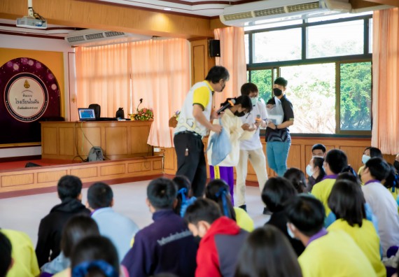 ภาพกิจกรรม  คณะวิทยาศาสตร์และเทคโนโลยี จัดค่ายวิทยาศาสตร์สัญจรโรงเรียนทุ่งโพธิ์ทะเลพิทยา