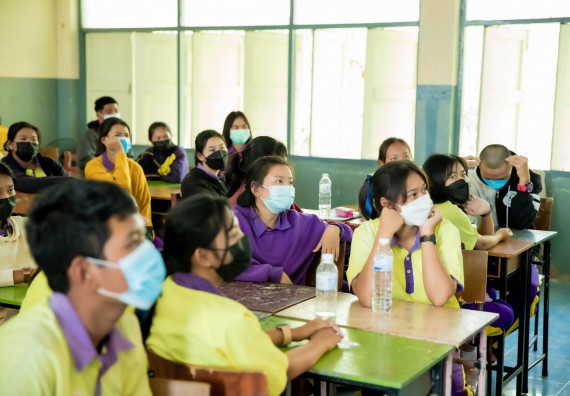 ภาพกิจกรรม  คณะวิทยาศาสตร์และเทคโนโลยี จัดค่ายวิทยาศาสตร์สัญจรโรงเรียนทุ่งโพธิ์ทะเลพิทยา