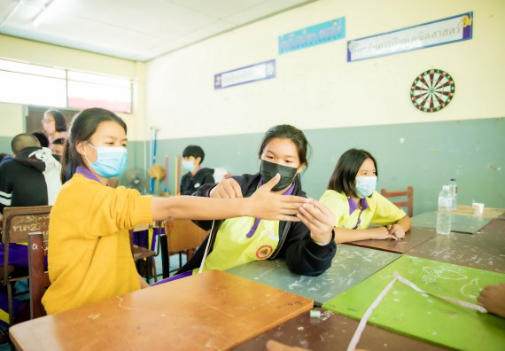 ภาพกิจกรรม  คณะวิทยาศาสตร์และเทคโนโลยี จัดค่ายวิทยาศาสตร์สัญจรโรงเรียนทุ่งโพธิ์ทะเลพิทยา