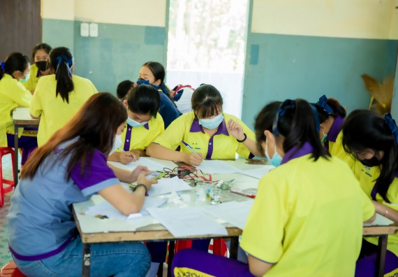 ภาพกิจกรรม  คณะวิทยาศาสตร์และเทคโนโลยี จัดค่ายวิทยาศาสตร์สัญจรโรงเรียนทุ่งโพธิ์ทะเลพิทยา