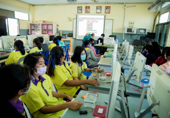 ภาพกิจกรรม  คณะวิทยาศาสตร์และเทคโนโลยี จัดค่ายวิทยาศาสตร์สัญจรโรงเรียนทุ่งโพธิ์ทะเลพิทยา